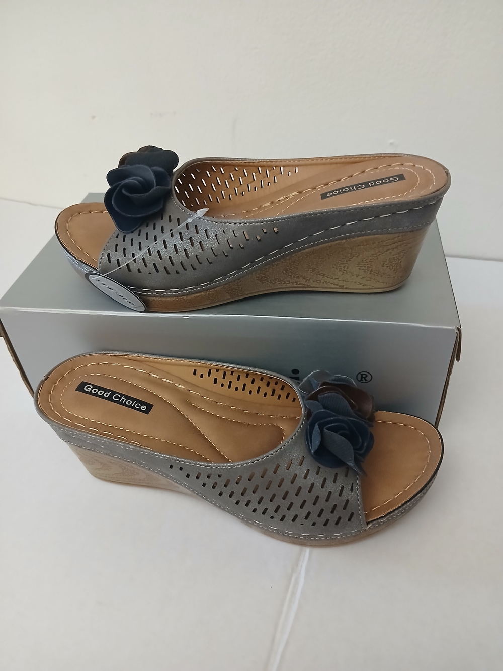 Good Choice Women's Gray Wedge Slide Sandals with Floral Size 7 $25